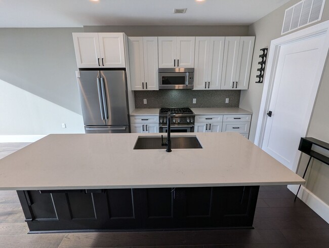 Building Photo - 1 Bedroom 1 Bathroom Condo in Downtown Pittsburgh