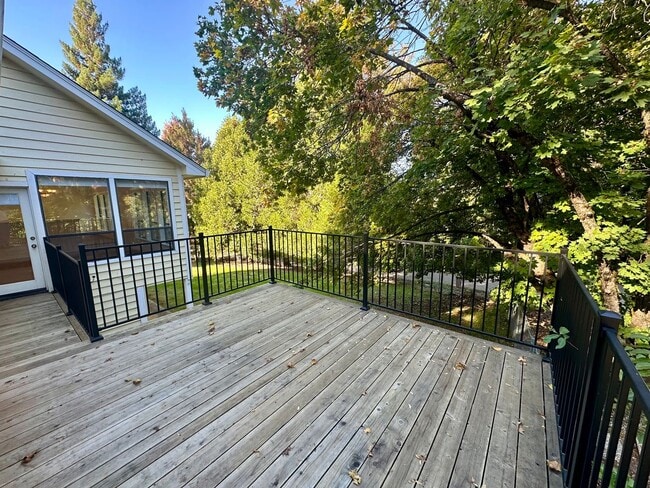 Building Photo - Light Filled 4 Bedroom 2.5 Bathroom Two-St...