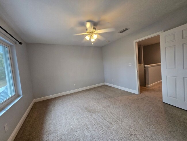 Building Photo - 3BR/3BA Two-Story Quad – Prime Location & Move-In Ready!