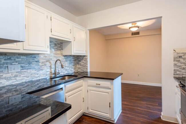 Building Photo - 1 Ledgewood Way