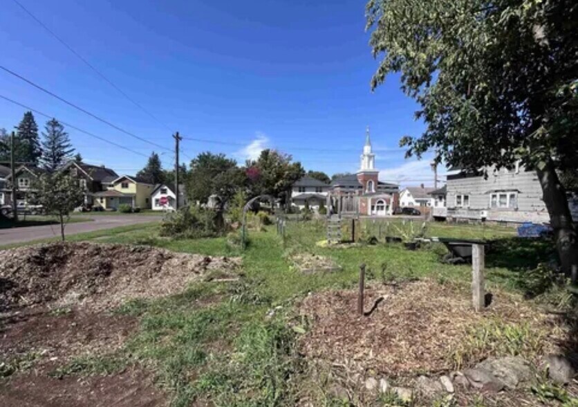 Building Photo - 608 Sutherland St