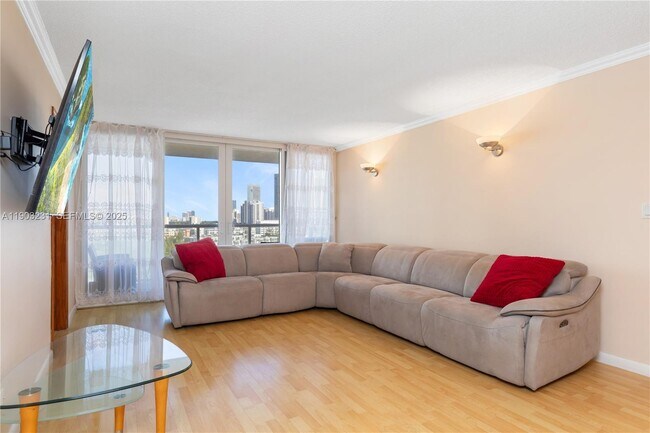 Building Photo - 230 174th St