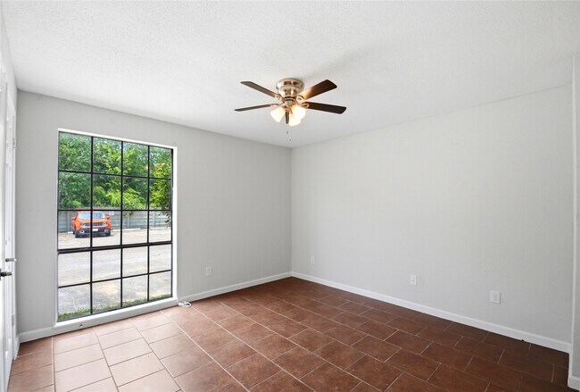 Building Photo - 12500 Sandpiper Dr