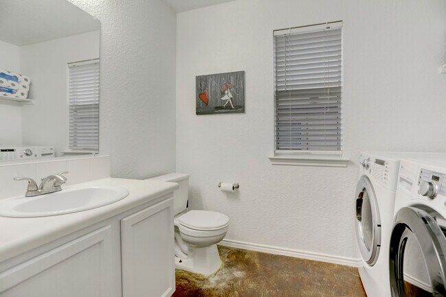 Building Photo - 7107 Thannas Way