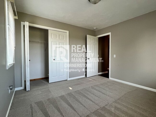 Building Photo - Spacious Country Home with Huge Yard and A...