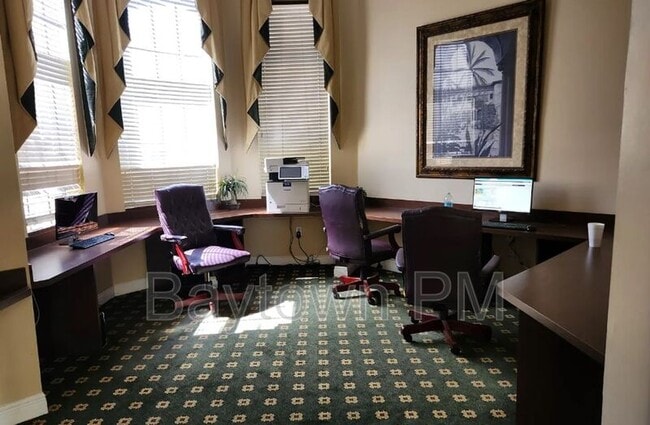 Building Photo - 10025 Courtney Palms Blvd