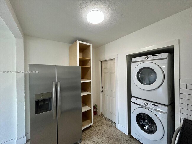 Building Photo - 2292 NW 26th St