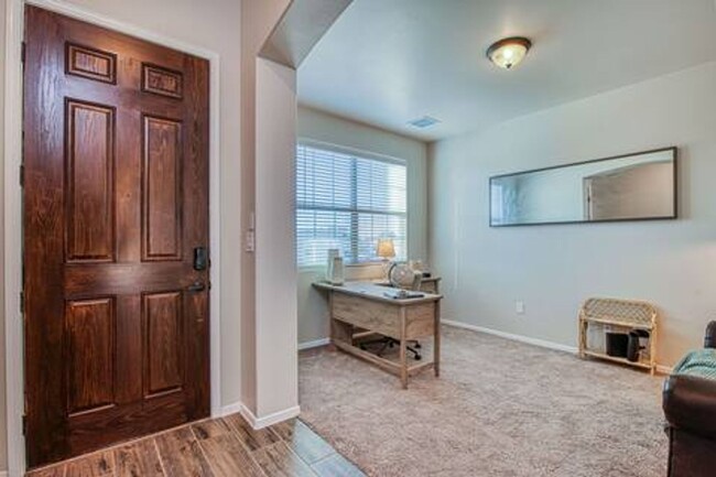 Building Photo - Beautiful East side House 3 Bed