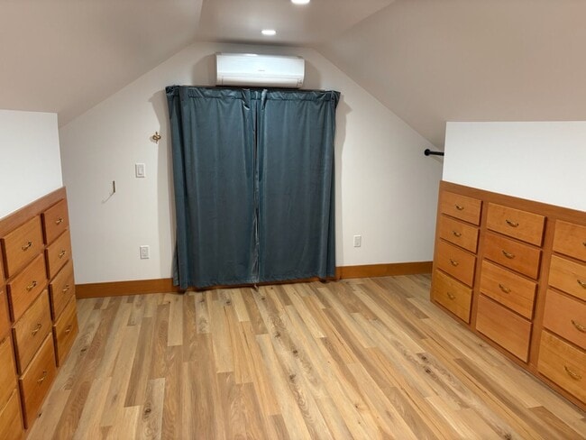 Building Photo - Downtown Bozeman Apartment for Rent!