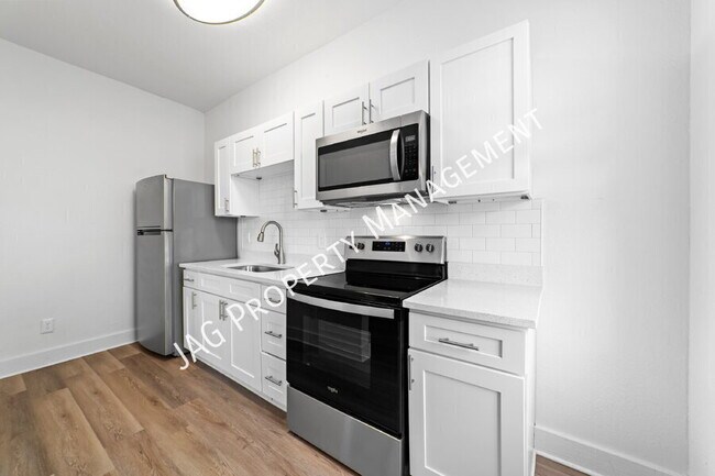 Building Photo - 931 Rubel St