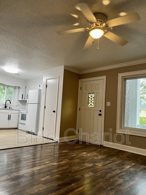 Building Photo - 4100 Pittsford Rd