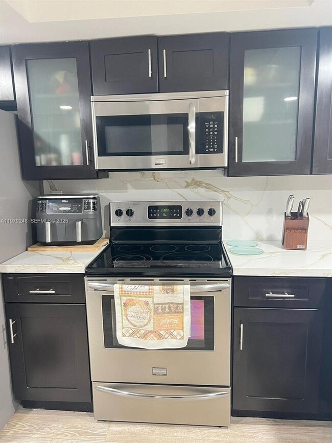 Building Photo - 568 N University Dr