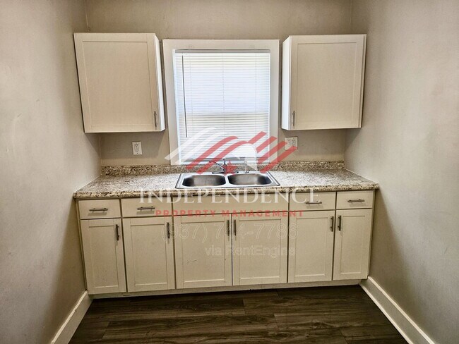 Building Photo - 2449 Nill Ave