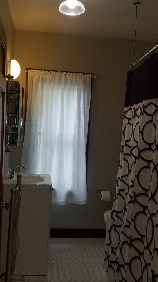 Building Photo - 26 Calvert St