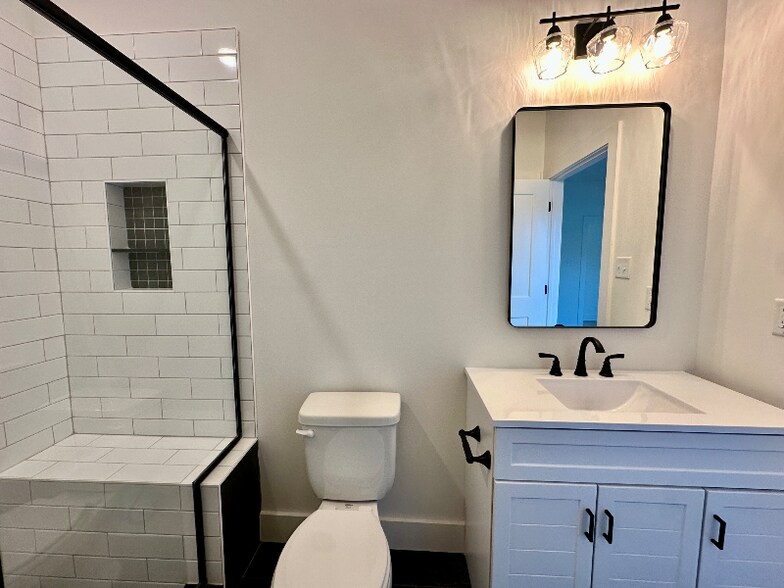 Building Photo - 1004 1/2 N 21st St