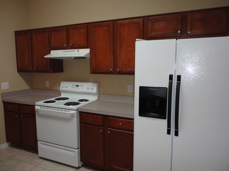 Building Photo - 648 Winding Lake Dr