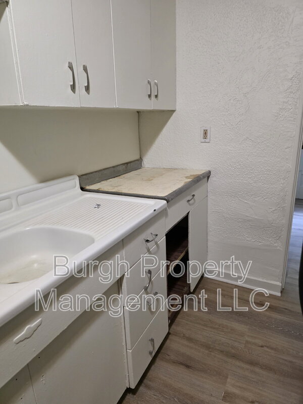 Building Photo - 1633 Monongahela Ave