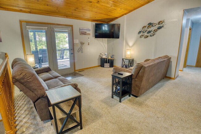 Building Photo - Monthly Waterfront Cabin with Slip