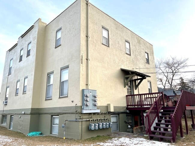 Building Photo - 676 N Davis St