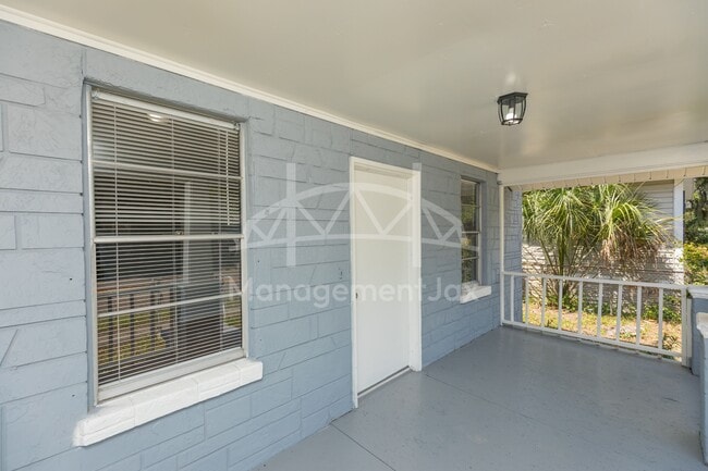 Building Photo - 622 E 63rd St