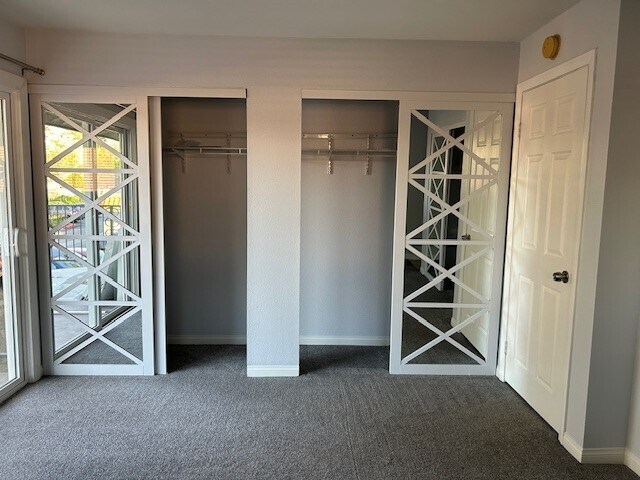 Building Photo - 1586 Border Ave