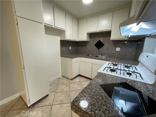 Building Photo - 13717 Chadron Ave