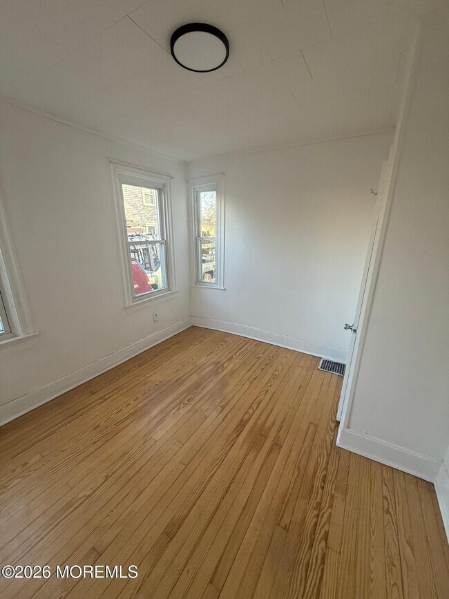 Building Photo - 1327 10th Ave