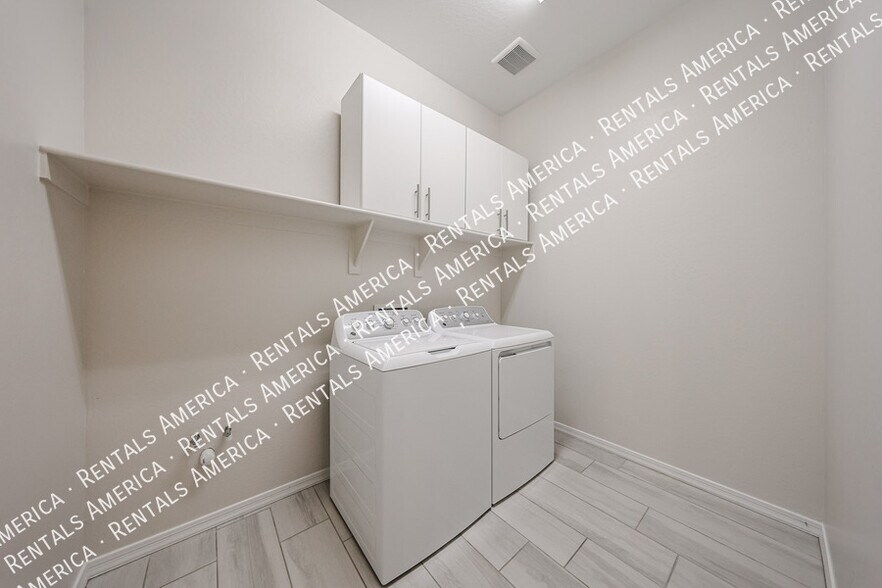 Building Photo - 4815 W Capistrano Ave