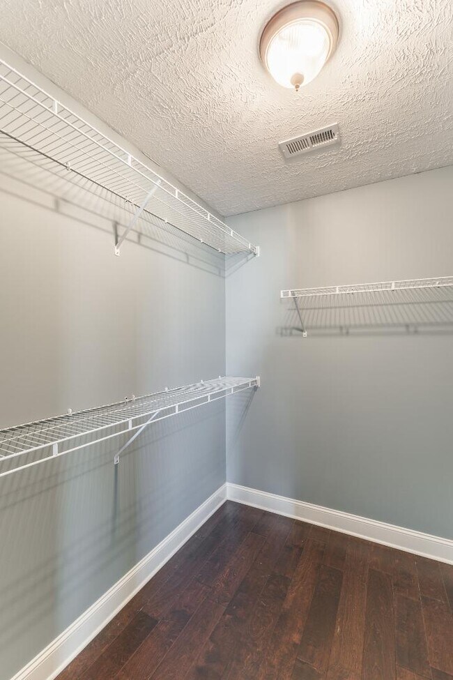 Building Photo - 13384 Hidden Valley Dr