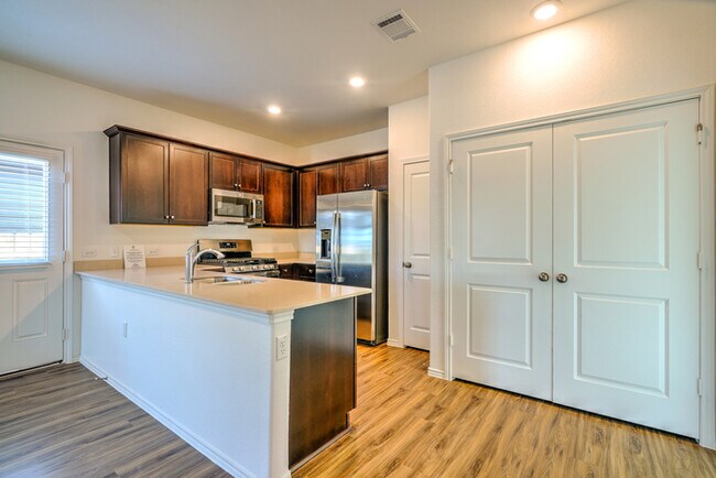 Building Photo - 14305 Sandrock Bnd