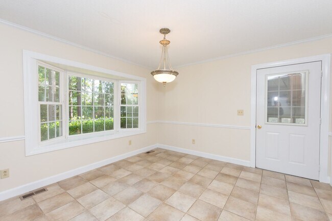 Building Photo - $300 off the first month's rent on a 12 month approved lease