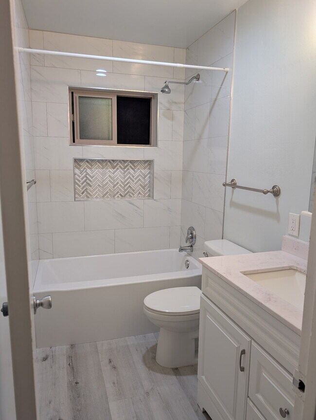 Building Photo - 7555 Linda Vista Rd