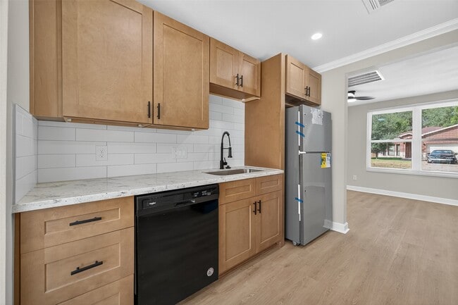 Building Photo - 889 Chas Ln