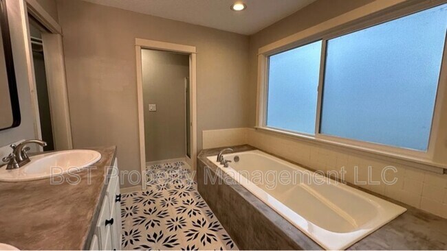 Building Photo - 25130 Rancho Lobo Ct