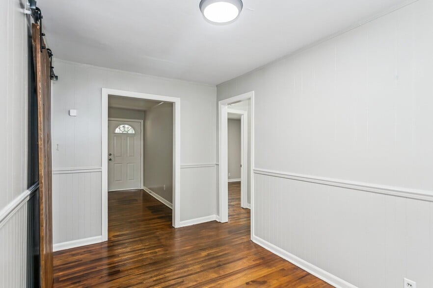 Building Photo - 229 S Edwards Ave