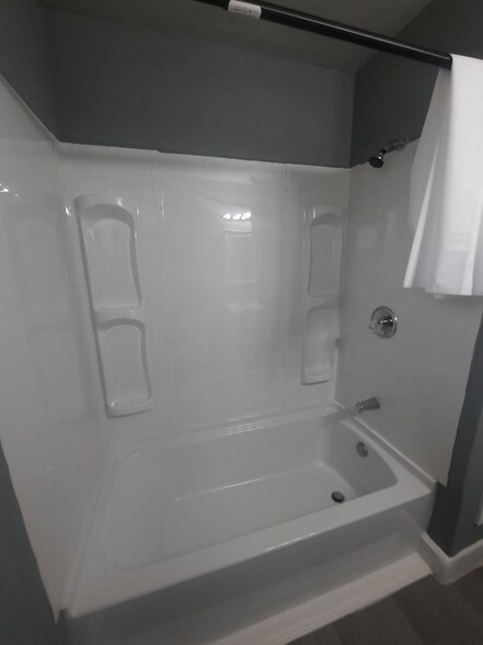 Building Photo - 716 E Highland Ave