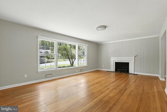 Building Photo - 9104 Hamilton Dr