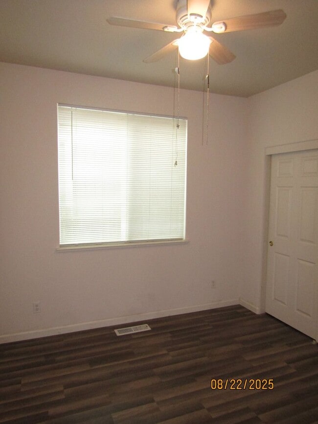 Building Photo - Beautiful Home Near Golf Course!! Brand ne...