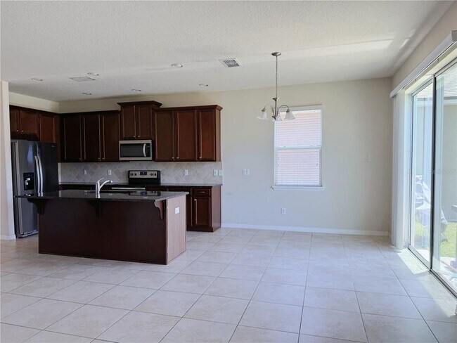 Building Photo - 2428 Chateau Lp