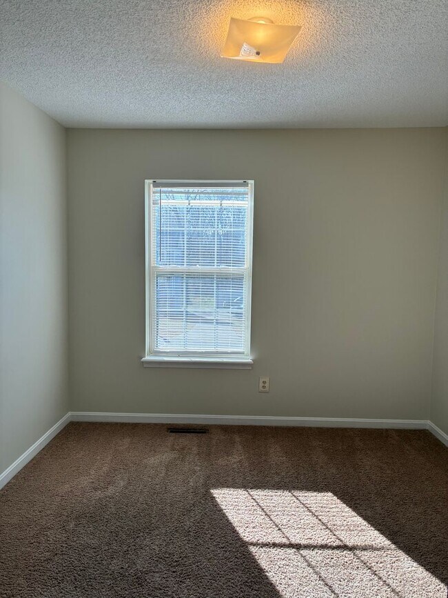 Building Photo - ***NEW Price***