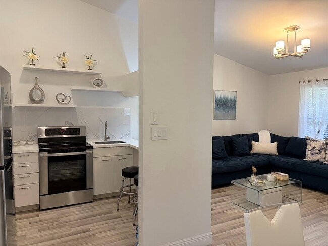 Building Photo - 2511 Hammock Ct