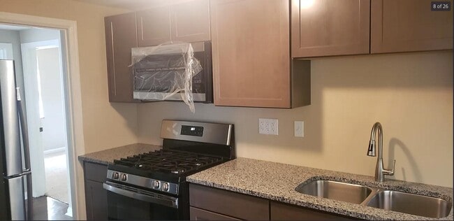 Building Photo - 1641 Pasadena Ave