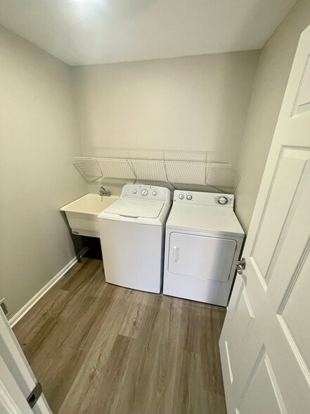 Building Photo - 15280 Arno Dr