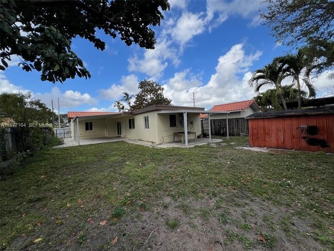 Building Photo - 425 SW 64th Ct