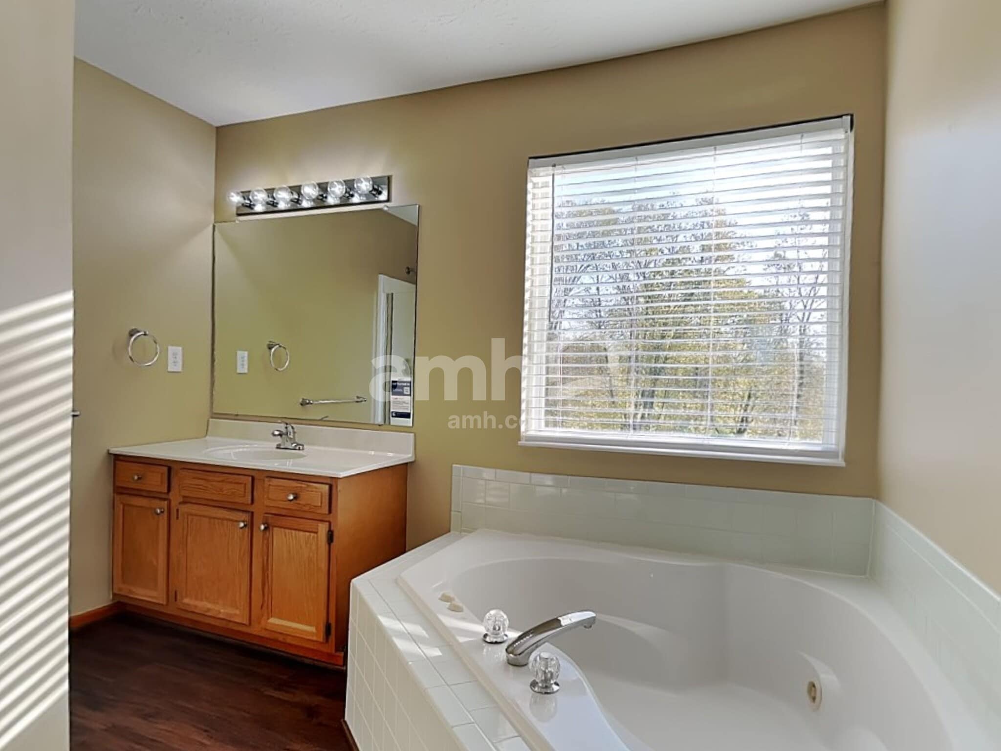 Building Photo - 7036 Maple Crest Ct