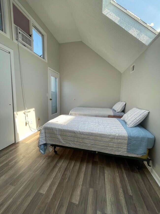 Building Photo - 231 Sumner Ave