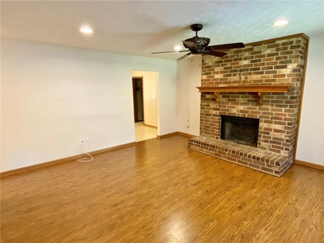 Building Photo - 305 Deergrass Trail