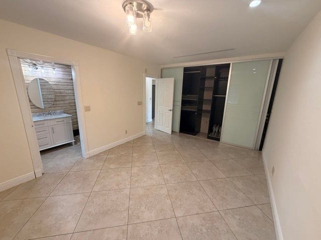 Building Photo - 2018 NE 14th Ct