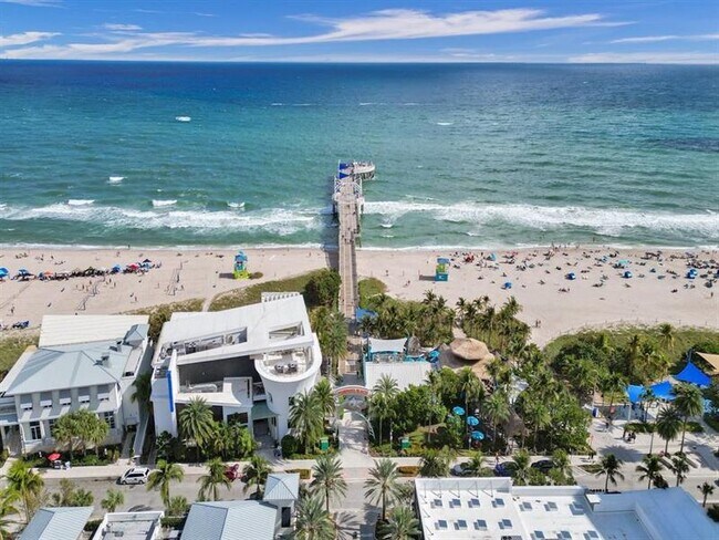 Building Photo - 299 N Riverside Dr