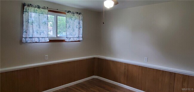 Building Photo - 35 Tomcyn Dr